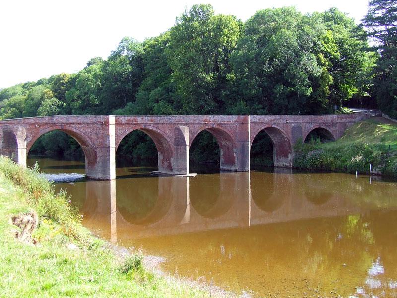 A bridge view on the River Wye in Bredwardine.
